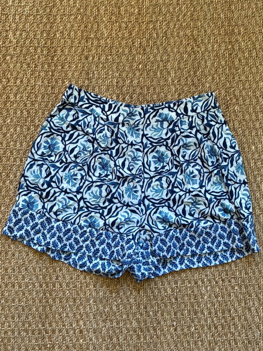 H&M Blue White Floral High Waist Pull On Pockets Shorts, Sz 6